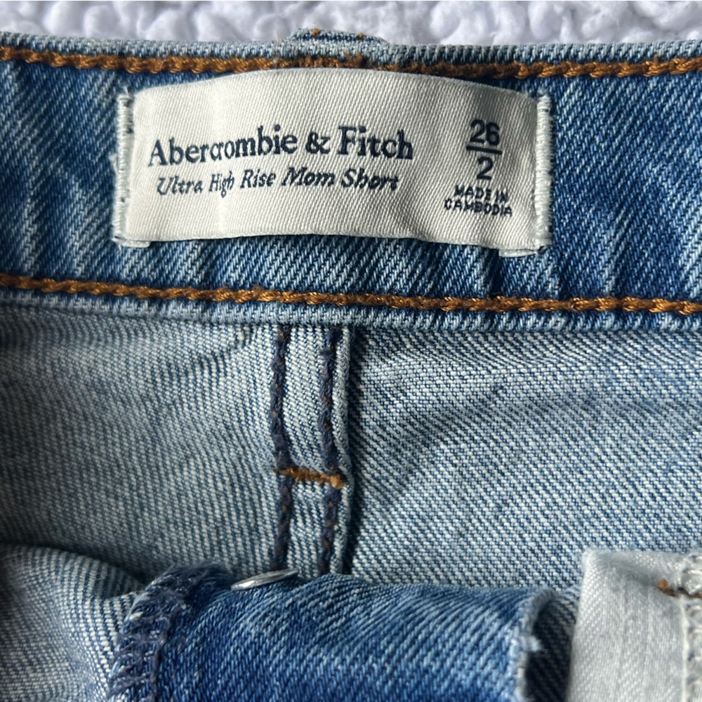 Abercrombie Ultra High Rise Mom Short - Picture 4 of 4
